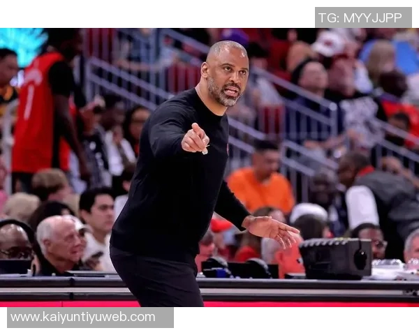 塞尔维亚教练团队深入绿军学习提升球员服务与教练协作效率